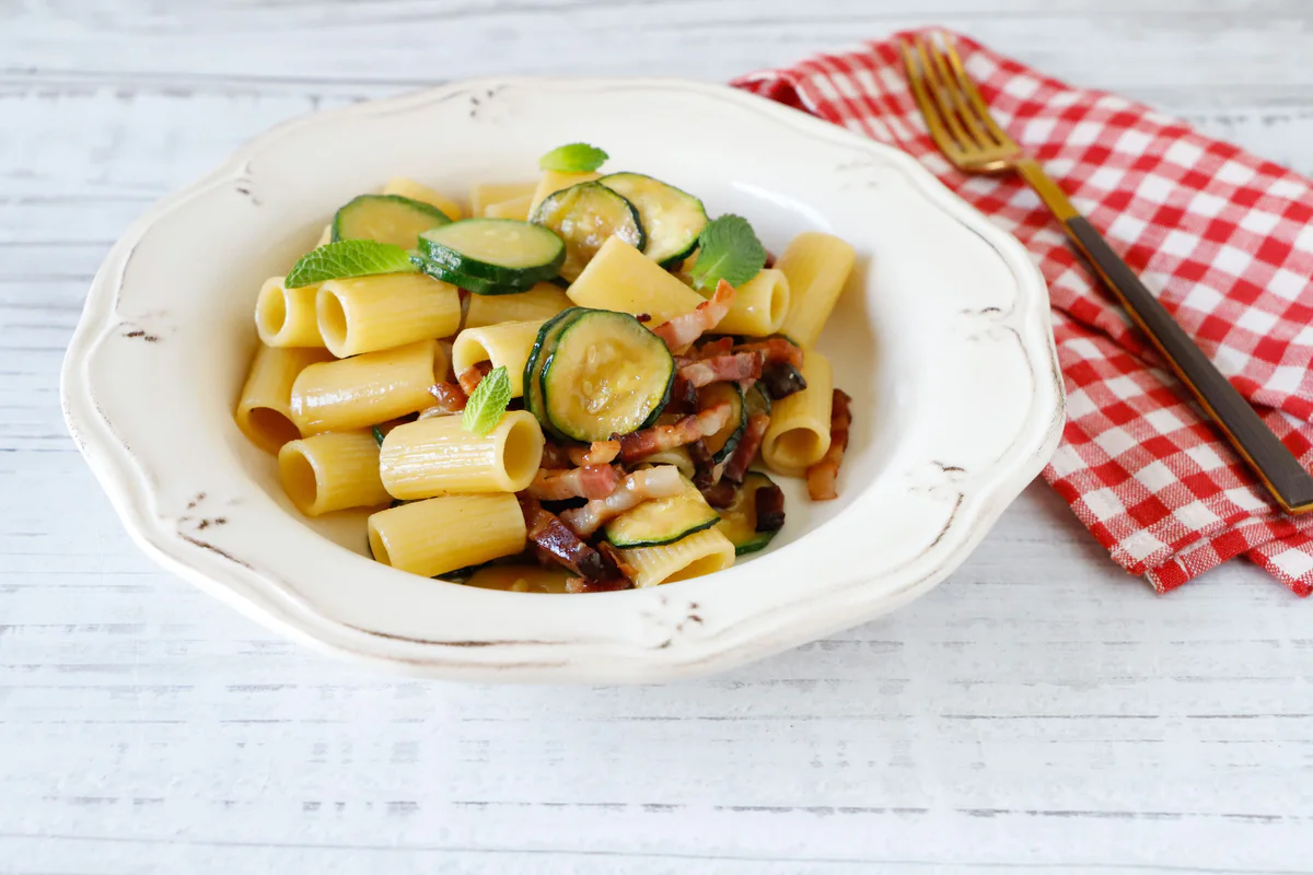 Pasta zucchine e pancetta Conad